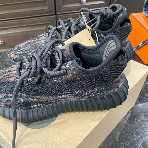 Yeezy 350 Boost V2 Moon Rock - Picture 2 of 11